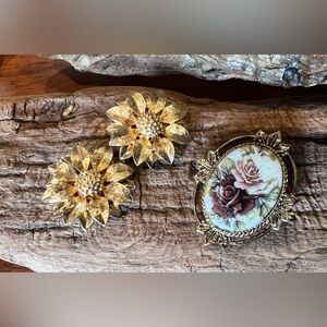 Vintage Sarah Coventry Brooch Earrings Flower Set Pendant Gold Tone Costume